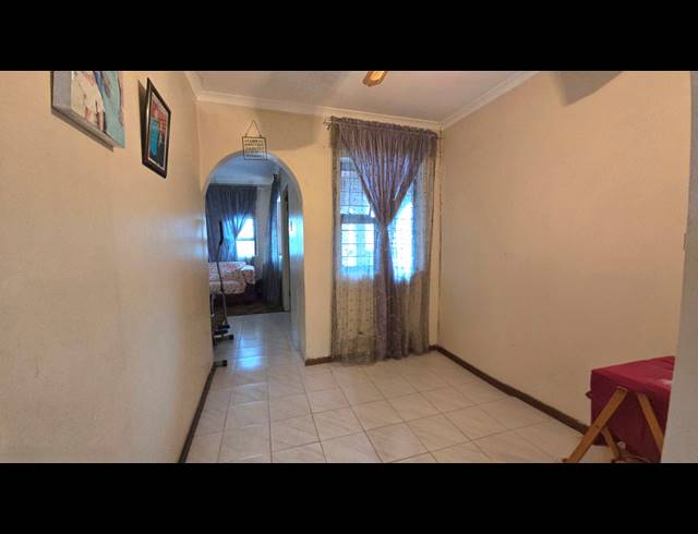 3 BEDROOM FREEHOLD FOR SALE IN SHALLCROSS